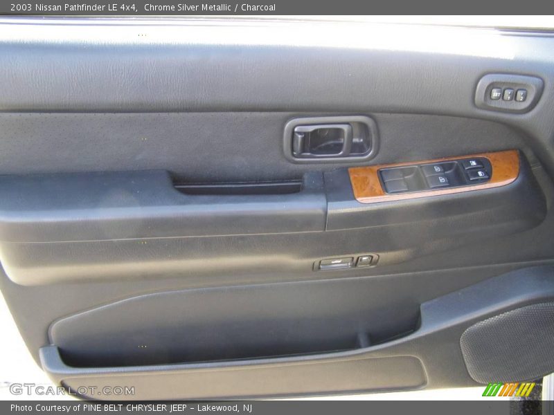 Chrome Silver Metallic / Charcoal 2003 Nissan Pathfinder LE 4x4