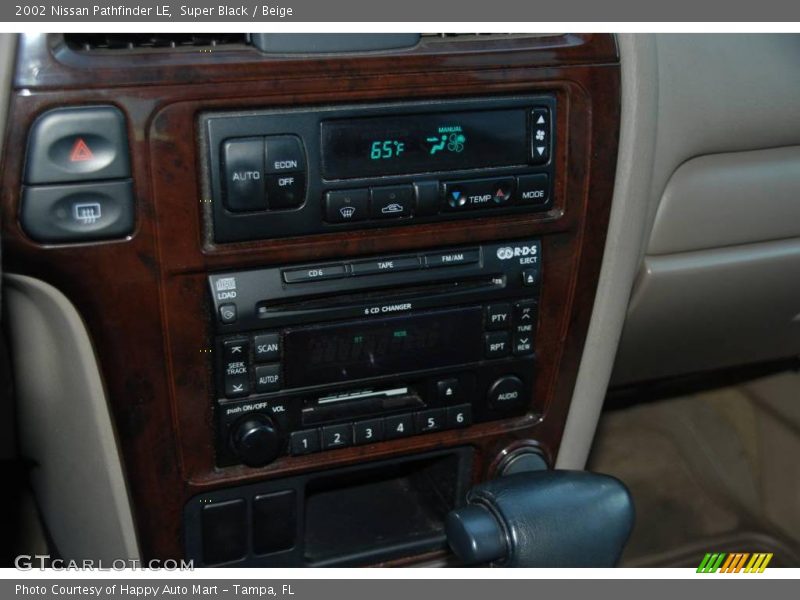 Super Black / Beige 2002 Nissan Pathfinder LE