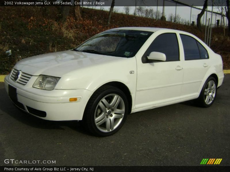 Cool White / Beige 2002 Volkswagen Jetta GLX  VR6 Sedan