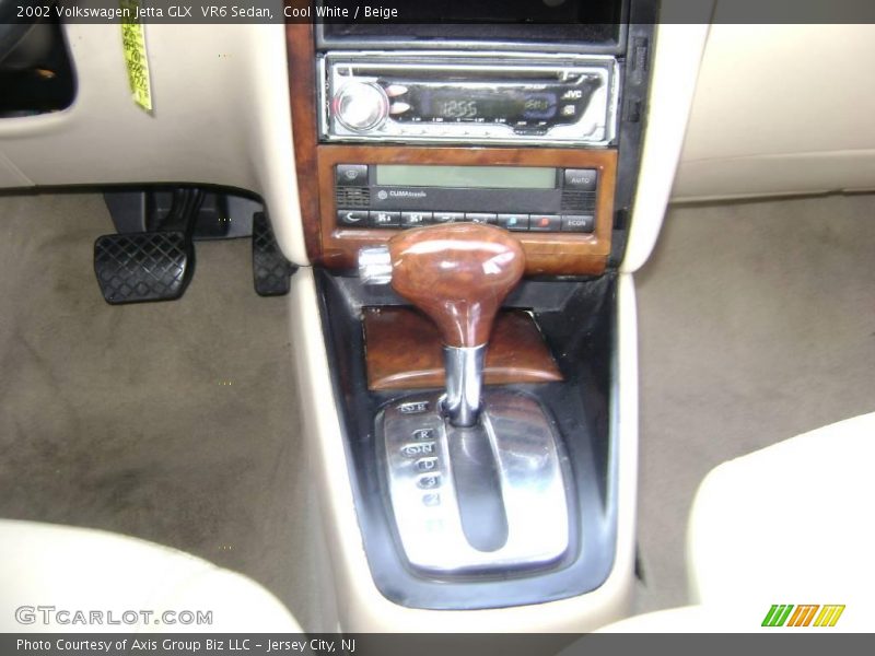 Cool White / Beige 2002 Volkswagen Jetta GLX  VR6 Sedan