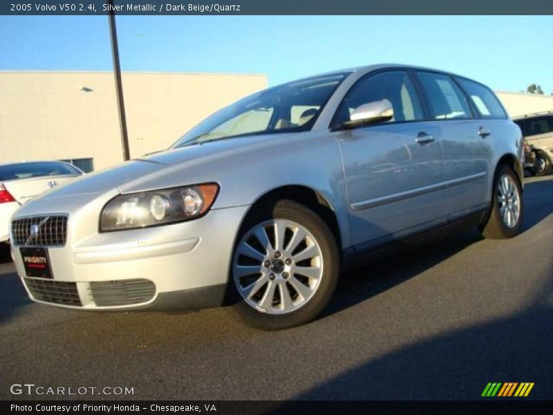 Silver Metallic / Dark Beige/Quartz 2005 Volvo V50 2.4i