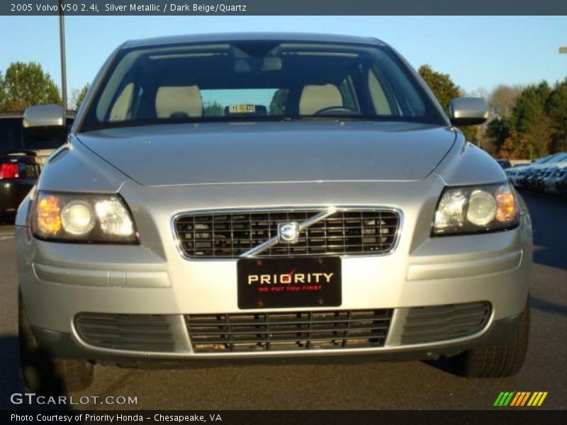 Silver Metallic / Dark Beige/Quartz 2005 Volvo V50 2.4i