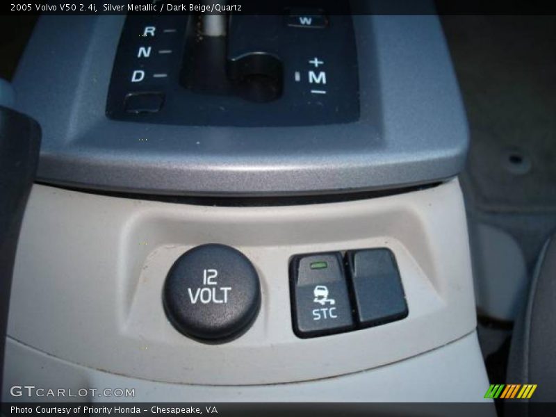 Silver Metallic / Dark Beige/Quartz 2005 Volvo V50 2.4i
