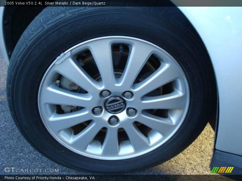 Silver Metallic / Dark Beige/Quartz 2005 Volvo V50 2.4i