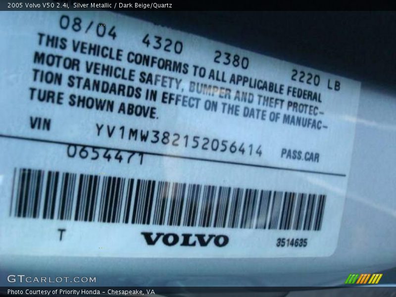 Silver Metallic / Dark Beige/Quartz 2005 Volvo V50 2.4i