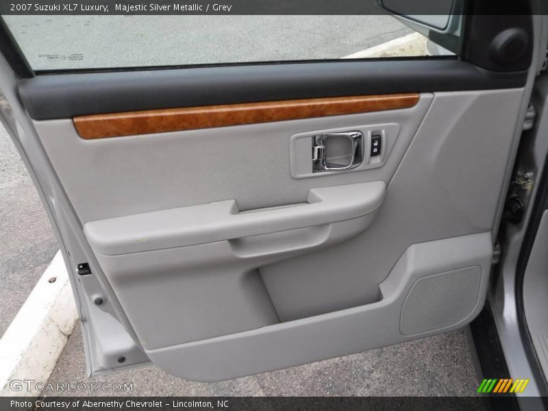 Majestic Silver Metallic / Grey 2007 Suzuki XL7 Luxury