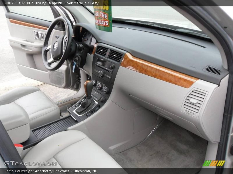 Majestic Silver Metallic / Grey 2007 Suzuki XL7 Luxury