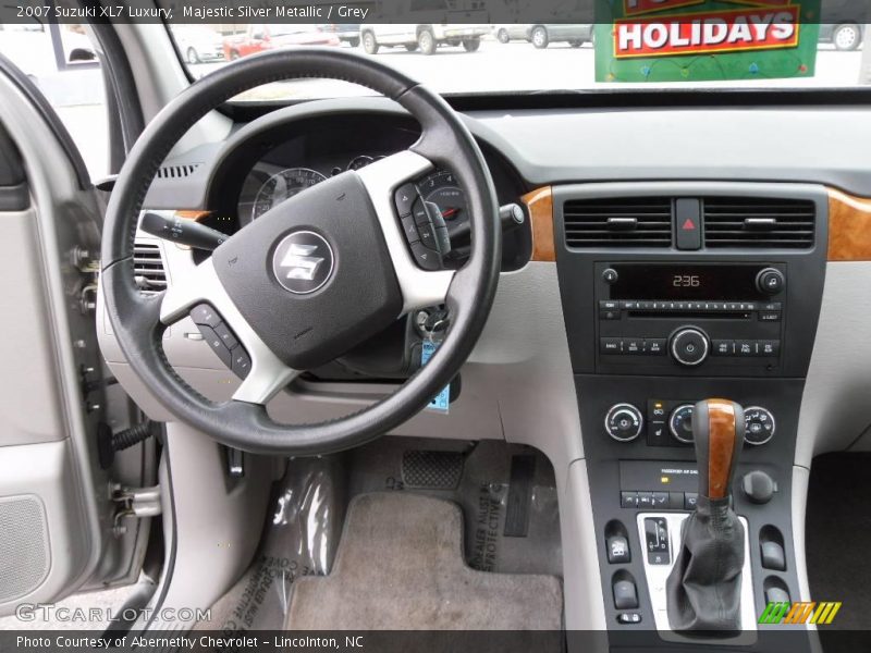 Majestic Silver Metallic / Grey 2007 Suzuki XL7 Luxury