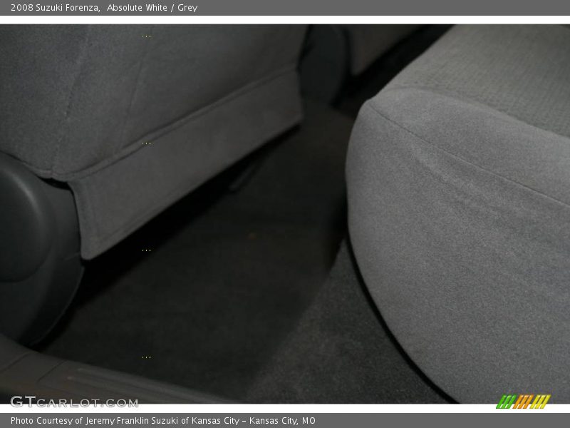 Absolute White / Grey 2008 Suzuki Forenza