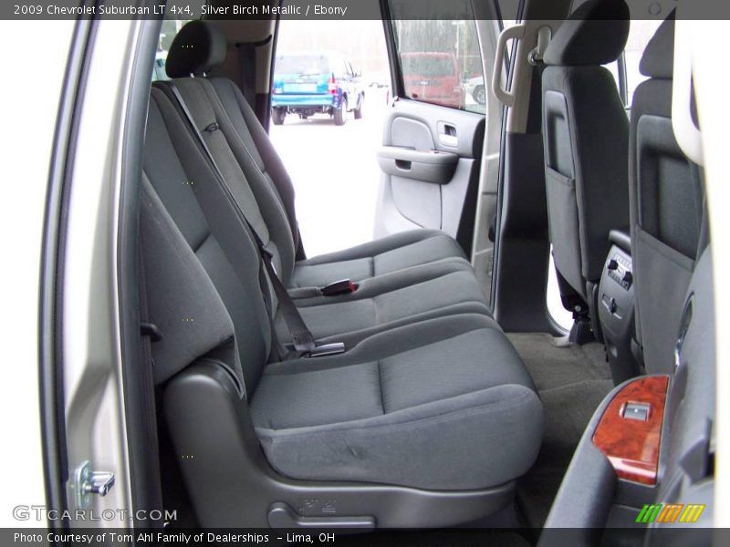Silver Birch Metallic / Ebony 2009 Chevrolet Suburban LT 4x4