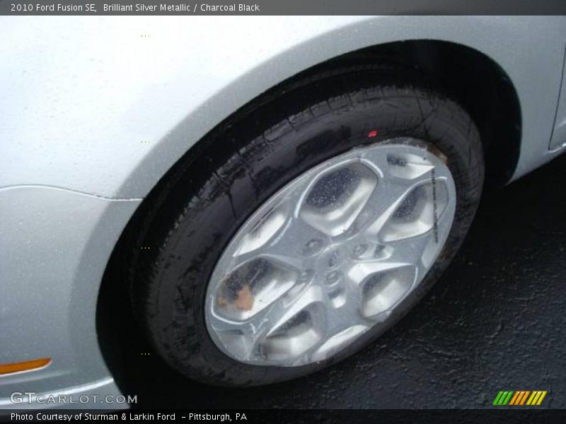 Brilliant Silver Metallic / Charcoal Black 2010 Ford Fusion SE