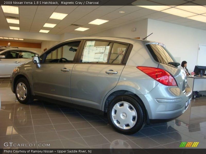 Magnetic Gray / Charcoal 2009 Nissan Versa 1.8 S Hatchback