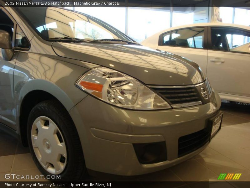 Magnetic Gray / Charcoal 2009 Nissan Versa 1.8 S Hatchback