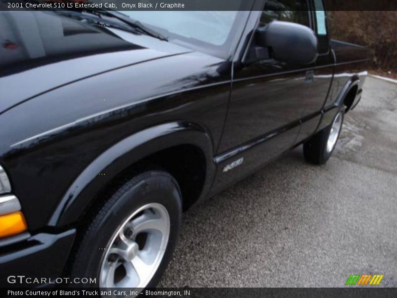 Onyx Black / Graphite 2001 Chevrolet S10 LS Extended Cab