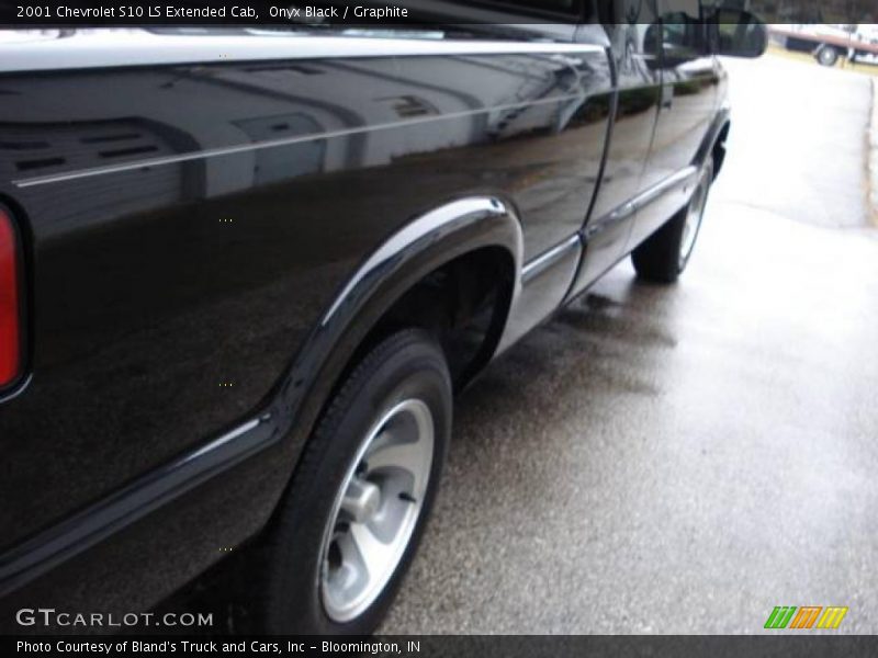 Onyx Black / Graphite 2001 Chevrolet S10 LS Extended Cab