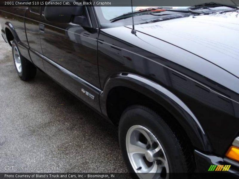 Onyx Black / Graphite 2001 Chevrolet S10 LS Extended Cab