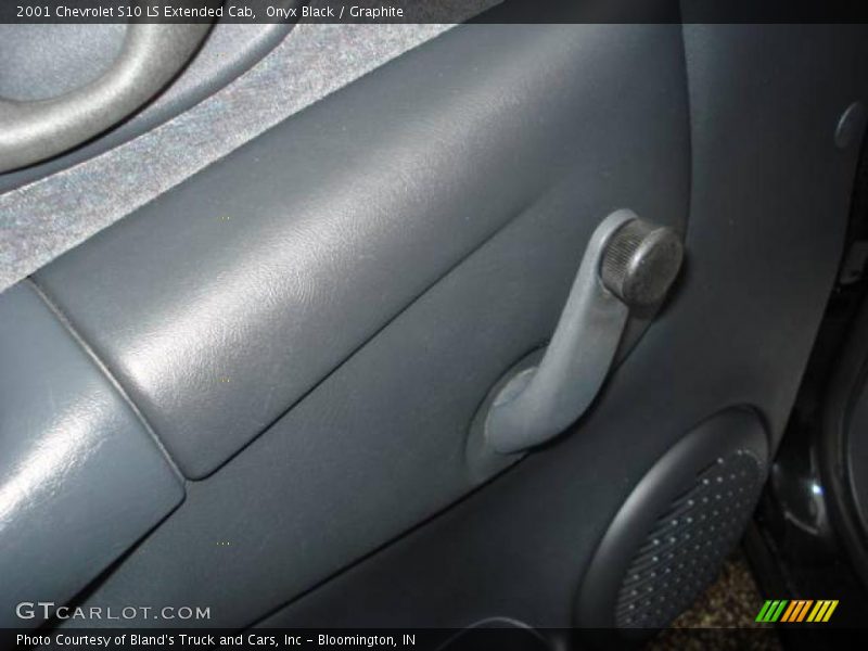 Onyx Black / Graphite 2001 Chevrolet S10 LS Extended Cab