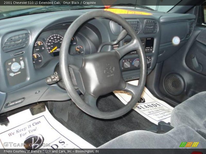 Onyx Black / Graphite 2001 Chevrolet S10 LS Extended Cab