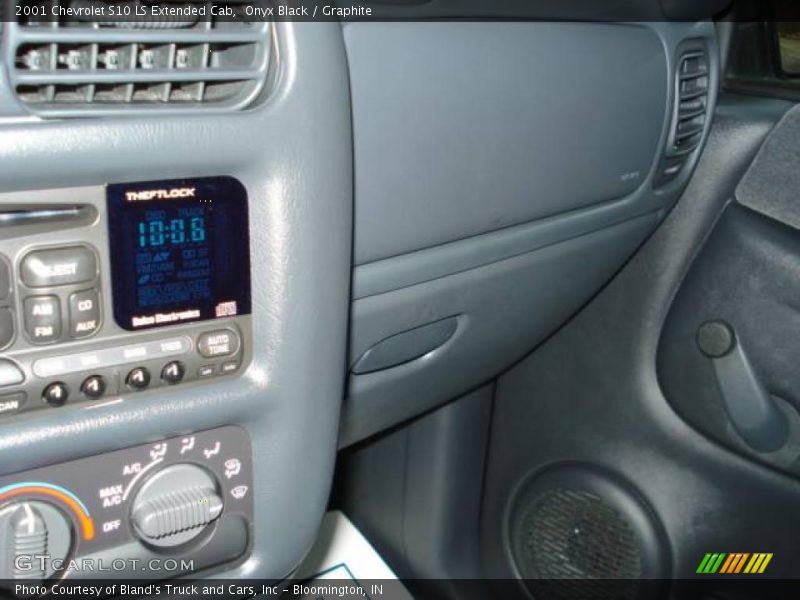 Onyx Black / Graphite 2001 Chevrolet S10 LS Extended Cab