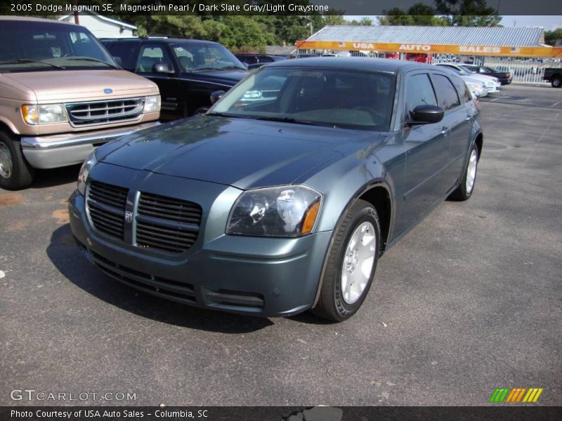 Magnesium Pearl / Dark Slate Gray/Light Graystone 2005 Dodge Magnum SE