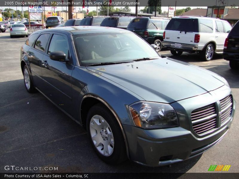 Magnesium Pearl / Dark Slate Gray/Light Graystone 2005 Dodge Magnum SE