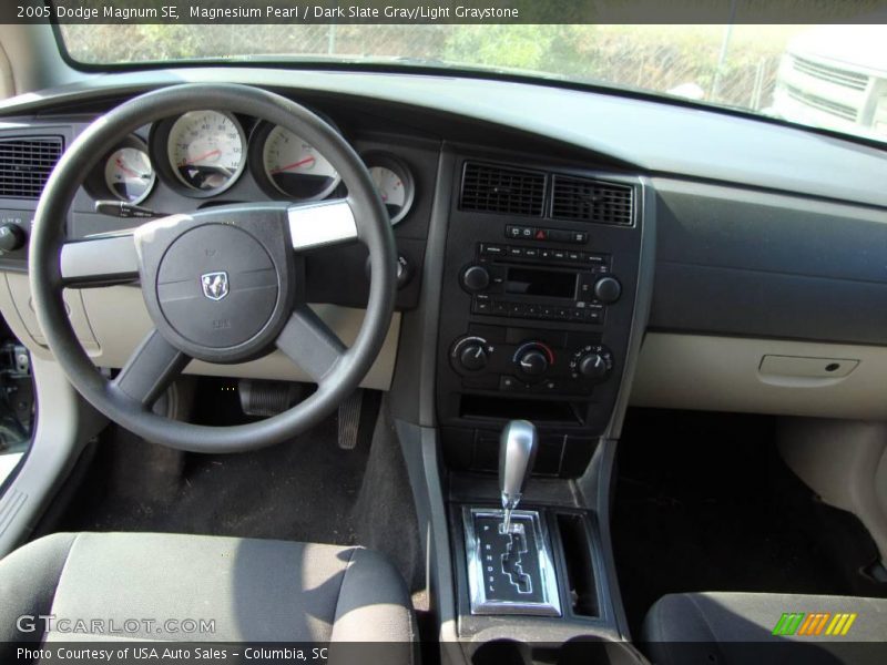 Magnesium Pearl / Dark Slate Gray/Light Graystone 2005 Dodge Magnum SE