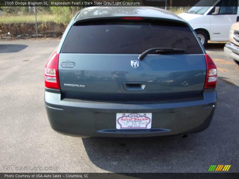 Magnesium Pearl / Dark Slate Gray/Light Graystone 2005 Dodge Magnum SE