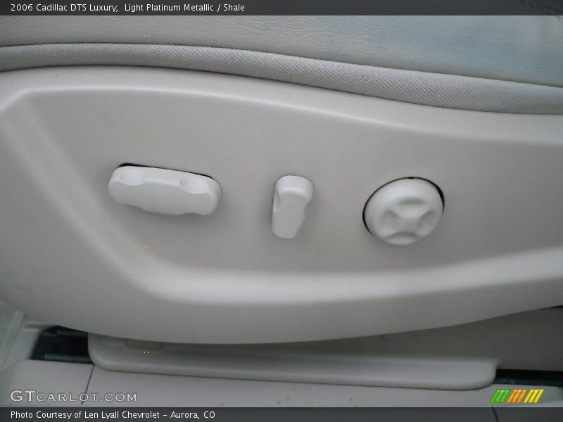 Light Platinum Metallic / Shale 2006 Cadillac DTS Luxury