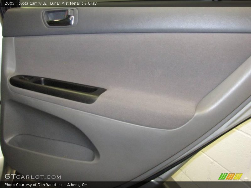 Lunar Mist Metallic / Gray 2005 Toyota Camry LE