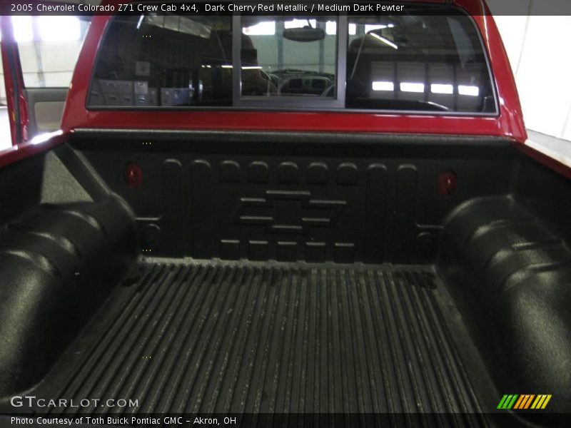 Dark Cherry Red Metallic / Medium Dark Pewter 2005 Chevrolet Colorado Z71 Crew Cab 4x4