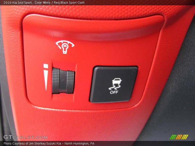 Clear White / Red/Black Sport Cloth 2010 Kia Soul Sport
