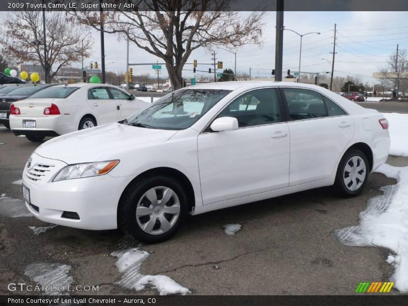 Super White / Ash 2009 Toyota Camry LE