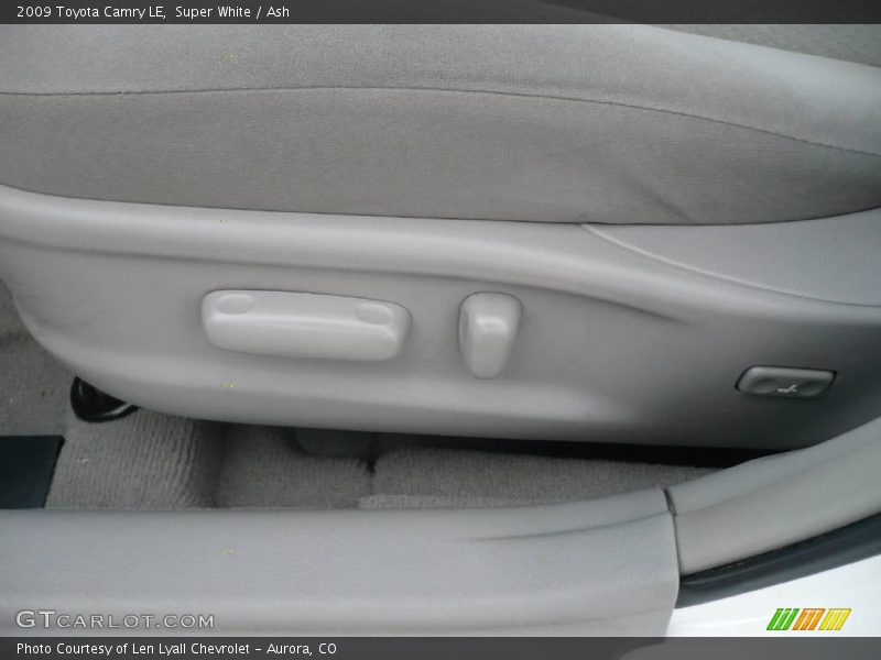 Super White / Ash 2009 Toyota Camry LE