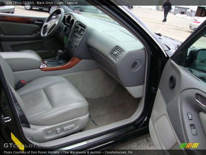 Black Onyx / Light Charcoal 1999 Lexus GS 300