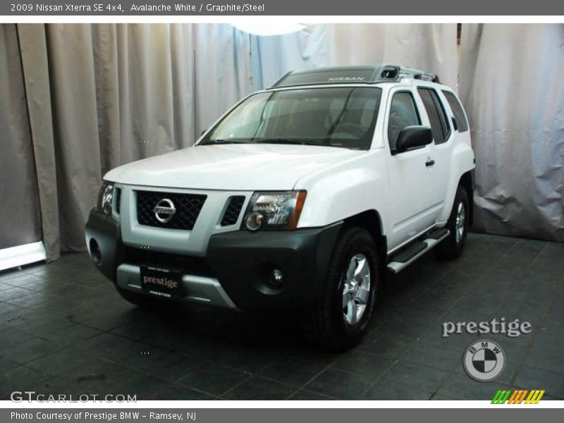 Avalanche White / Graphite/Steel 2009 Nissan Xterra SE 4x4
