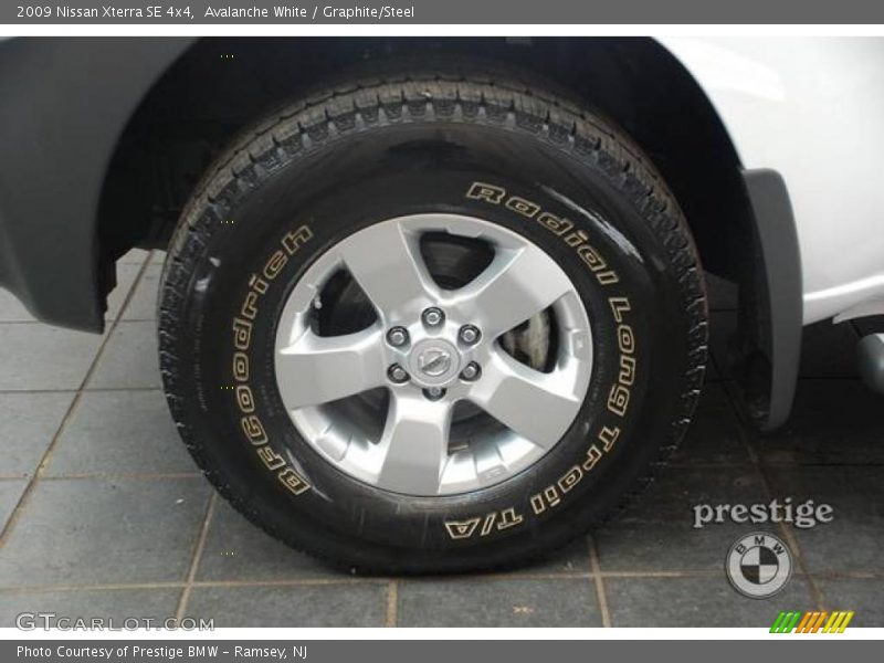 Avalanche White / Graphite/Steel 2009 Nissan Xterra SE 4x4
