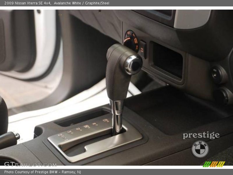 Avalanche White / Graphite/Steel 2009 Nissan Xterra SE 4x4