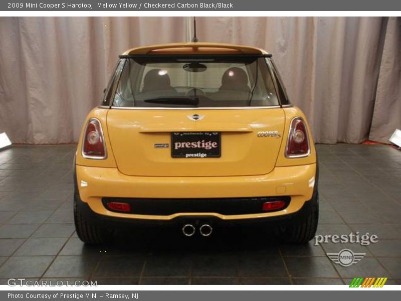 Mellow Yellow / Checkered Carbon Black/Black 2009 Mini Cooper S Hardtop