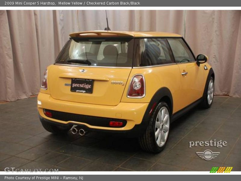 Mellow Yellow / Checkered Carbon Black/Black 2009 Mini Cooper S Hardtop