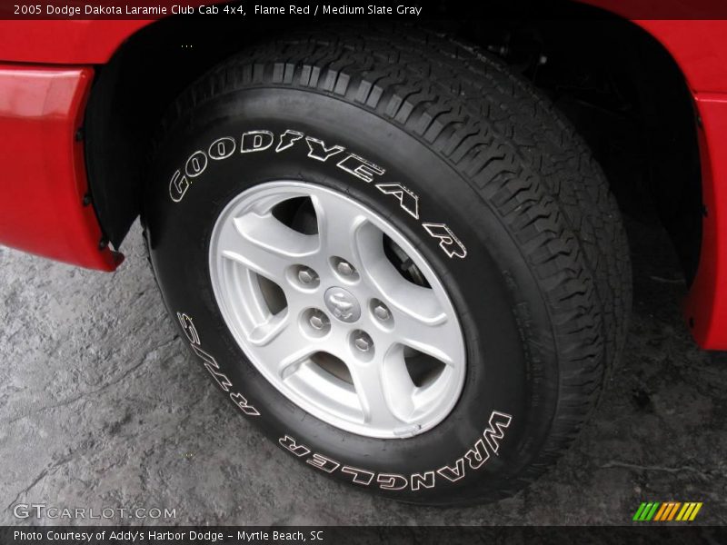 Flame Red / Medium Slate Gray 2005 Dodge Dakota Laramie Club Cab 4x4