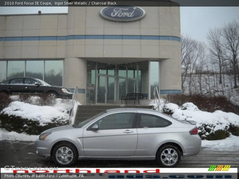 Ingot Silver Metallic / Charcoal Black 2010 Ford Focus SE Coupe