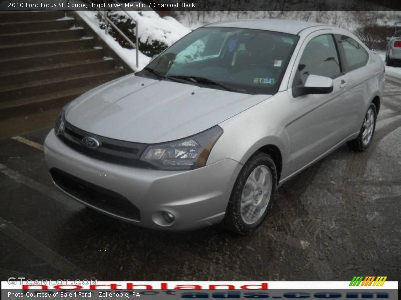 Ingot Silver Metallic / Charcoal Black 2010 Ford Focus SE Coupe