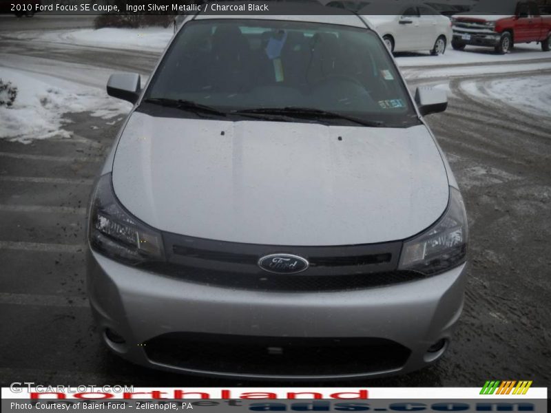Ingot Silver Metallic / Charcoal Black 2010 Ford Focus SE Coupe