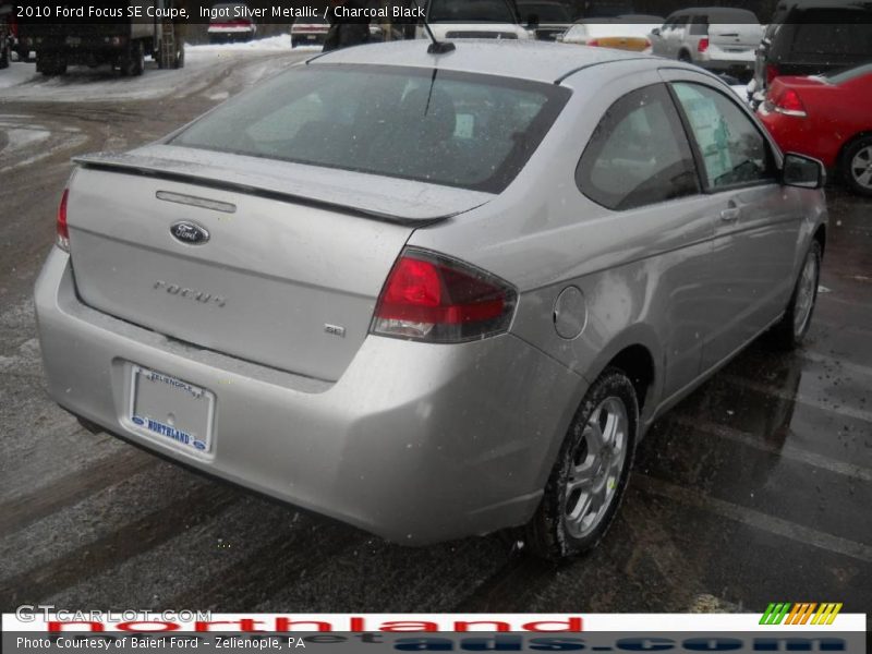 Ingot Silver Metallic / Charcoal Black 2010 Ford Focus SE Coupe