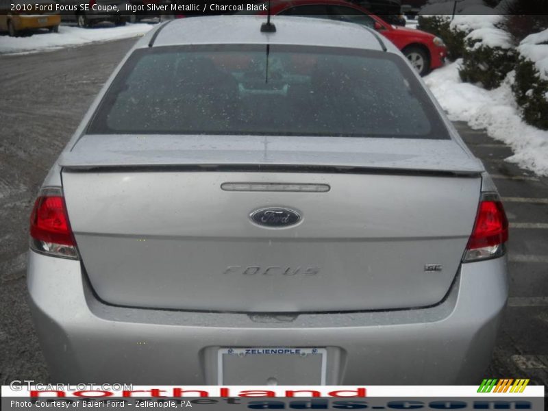 Ingot Silver Metallic / Charcoal Black 2010 Ford Focus SE Coupe