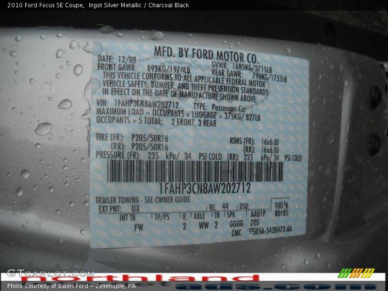 Ingot Silver Metallic / Charcoal Black 2010 Ford Focus SE Coupe