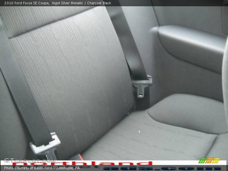 Ingot Silver Metallic / Charcoal Black 2010 Ford Focus SE Coupe