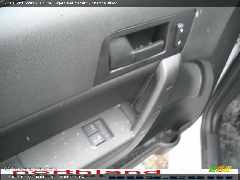 Ingot Silver Metallic / Charcoal Black 2010 Ford Focus SE Coupe