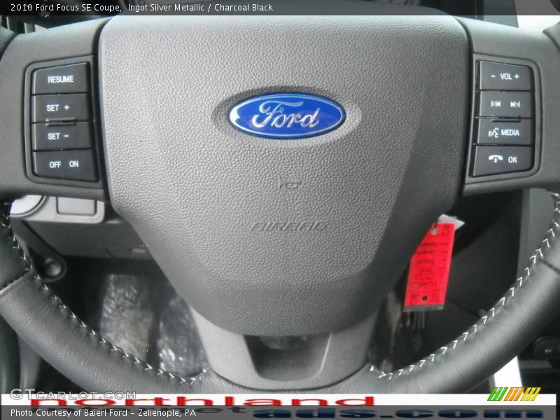 Ingot Silver Metallic / Charcoal Black 2010 Ford Focus SE Coupe