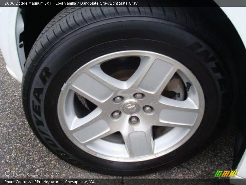 Cool Vanilla / Dark Slate Gray/Light Slate Gray 2006 Dodge Magnum SXT